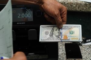 LIBIA-TRIPOLI-DOLAR ESTADOUNIDENSE-DESEMBOLSO