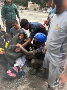 NEPAL-AVALANCHA DE LODO-RESCATE