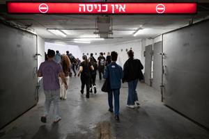 ISRAEL-TEL AVIV-REFUGIO SUBTERRANEO-VIDA COTIDIANA