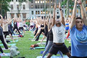EEUU-NUEVA YORK-TEMPORADA DE VERANO-ACTIVIDADES AL AIRE LIBRE-CLASE DE YOGA