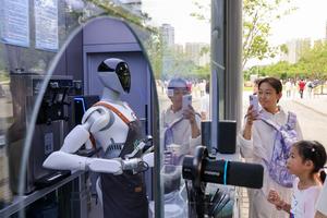 CHINA-GUANGDONG-SHENZHEN-ROBOT HUMANOIDE-APLICACION