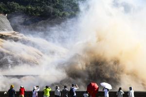 CHINA-HENAN-EMBALSE DE XIAOLANGDI-DESCARGA DE SEDIMENTOS