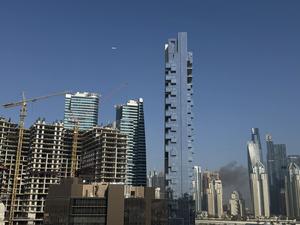 EAU-DUBAI-EDIFICIO-HUMO