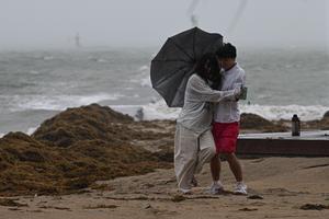 CHINA-HAINAN-QIONGHAI-TIFON MAYSAK-TOQUE DE TIERRA