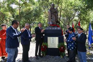 EL SALVADOR-SAN SALVADOR-CHINA-ESTATUA CONFUCIO