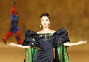 CHINA-BEIJING-SEMANA DE LA MODA DE BEIJING PRIMAVERA-VERANO 2027-LAURENCE XU