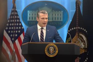 EEUU-WASHINGTON D. C.-CASA BLANCA-PETE HEGSETH-CONFERENCIA DE PRENSA-IRAN