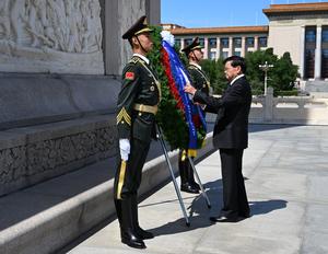CHINA-BEIJING-LAOS-THONGLOUN-MONUMENTO-TRIBUTO