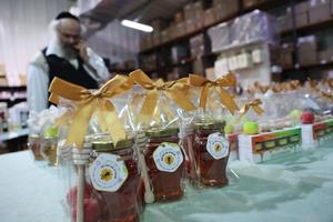 ISRAEL-KFAR CHABAD-MIEL-AÑO NUEVO JUDIO