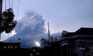 INDONESIA-JAVA ORIENTAL-ERUPCION VOLCANICA