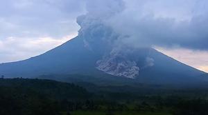 INDONESIA-JAVA ORIENTAL-ERUPCION VOLCANICA