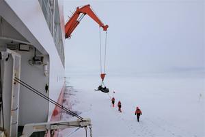 CHINA-16 EXPEDICION CIENTIFICA AL OCEANO ARTICO-OPERACION DE LA ESTACION DE HIELO