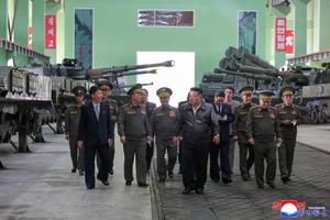 RPDC-KIM JONG UN-EMPRESA DE MUNICIONES-VISITA