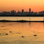 CHINA-HUBEI-WUHAN-LAGO ESTE-ATARDECER