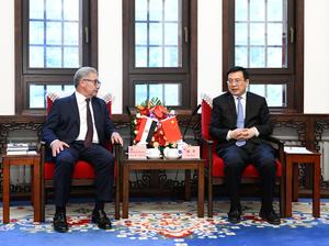 CHINA-BEIJING-XINHUA-FU HUA-EMBAJADOR DE EGIPTO-REUNION