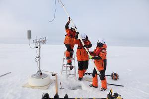 CHINA-16 EXPEDICION CIENTIFICA AL OCEANO ARTICO-OPERACION DE LA ESTACION DE HIELO