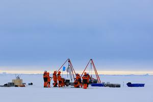 CHINA-16 EXPEDICION CIENTIFICA AL OCEANO ARTICO-OPERACION DE LA ESTACION DE HIELO