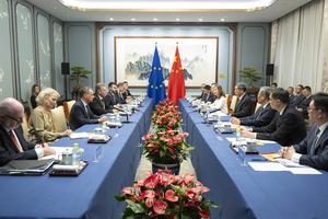 CHINA-BEIJING-HE LIFENG-COMISARIO EUROPEO-REUNION