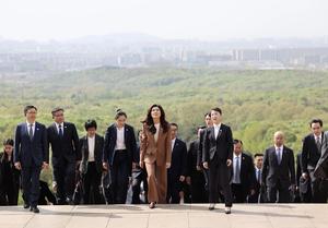 CHINA-JIANGSU-NANJING-DELEGACION DEL KMT-MAUSOLEO DE SUN YAT-SEN