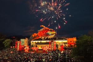 CHINA-ANHUI-HUANGSHAN-LINTERNA DE PEZ AO-DESFILE