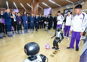CHINA-BEIJING-CHENG LI-WUN-DELEGACION DEL KMT-ESCUELA SECUNDARIA DE LA UNIVERSIDAD TSINGHUA-VISITA