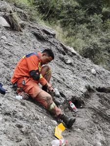 CHINA-XIZANG-GYIRONG-AVALANCHA DE LODO-BUSQUEDA Y RESCATE
