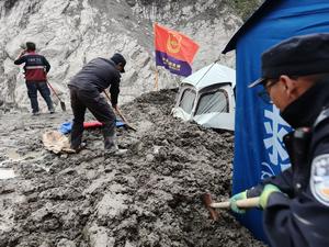 CHINA-XIZANG-GYIRONG-AVALANCHA DE LODO-BUSQUEDA Y RESCATE