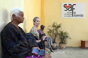 CUBA-HABANA-FAMILIAS-ATENCION