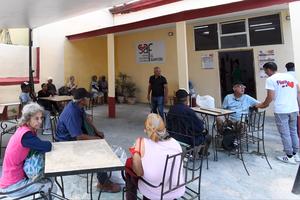 CUBA-HABANA-FAMILIAS-ATENCION