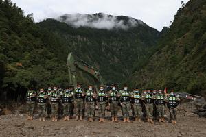 CHINA-GYIRONG-AVALANCHA DE LODO-CEREMONIAS FUNEBRES