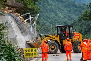 CHINA-GANSU-LONGNAN-INUNDACION-TRABAJO DE PREVENCION