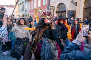 REPUBLICA CHECA-PRAGA-BRUJAS DE MALA STRANA-DESFILE