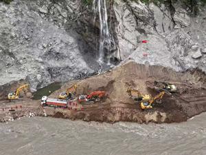 CHINA-XIZANG-GYIRONG-AVALANCHA DE LODO-CARRETERA-REPARACION