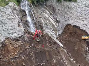 CHINA-XIZANG-GYIRONG-AVALANCHA DE LODO-CARRETERA-REPARACION