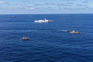 CHINA-HUANGYAN DAO-GUARDIA COSTERA DE CHINA-EMBARCACIONES FILIPINAS-EXPULSION