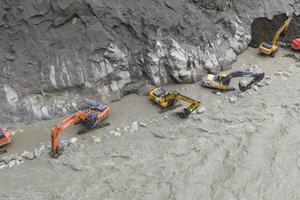 CHINA-XIZANG-GYIRONG-AVALANCHA DE LODO-REPARACION DE CARRETERAS