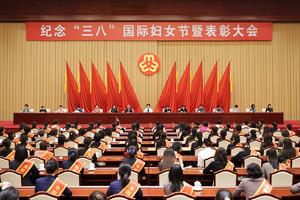 CHINA-BEIJING-SHEN YIQIN-FNMCh-MODELOS FEMENINOS A SEGUIR-REUNION