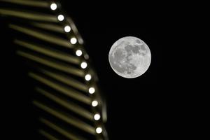 QATAR-DOHA-LUNA AZUL