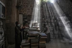 MEDIO ORIENTE-CIUDAD DE GAZA-BIBLIOTECA-VOLUNTARIAS