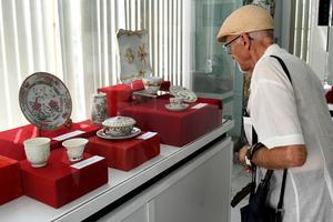 CUBA-HABANA-PORCELANA-EXPOSICION