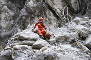 CHINA-XIZANG-GYIRONG-AVALANCHA DE LODO-RESCATE
