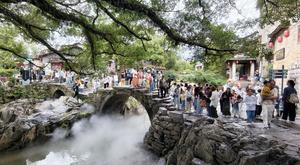 CHINA-VACACIONES DEL PRIMERO DE MAYO-TURISMO