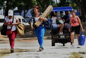 CUBA-HABANA-TRANSPORTE-COMBUSTIBLE-VIDA COTIDIANA