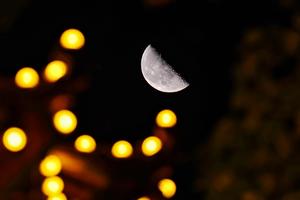 CHINA-HEILONGJIANG-LUNA EN CUARTO MENGUANTE