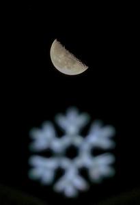 CHINA-HEILONGJIANG-LUNA EN CUARTO MENGUANTE