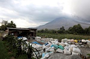 INDONESIA-SUMATRA DEL NORTE-MONTE SINABUNG-ERUPCION