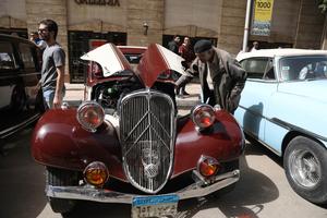 EGIPTO-CAIRO-AUTOMOVILES ANTIGUOS-EXPOSICION