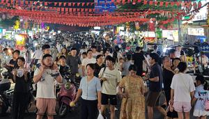 CHINA-HAINAN-VACACIONES POR EL DIA NACIONAL-TURISMO