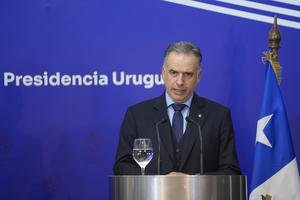 URUGUAY-MONTEVIDEO-CHILE-KAST-VISITA OFICIAL