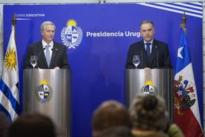 URUGUAY-MONTEVIDEO-CHILE-KAST-VISITA OFICIAL